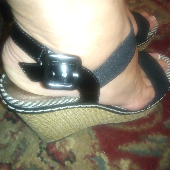 Strap on Wedges Size 6 1/2 - Picture 2 of 7